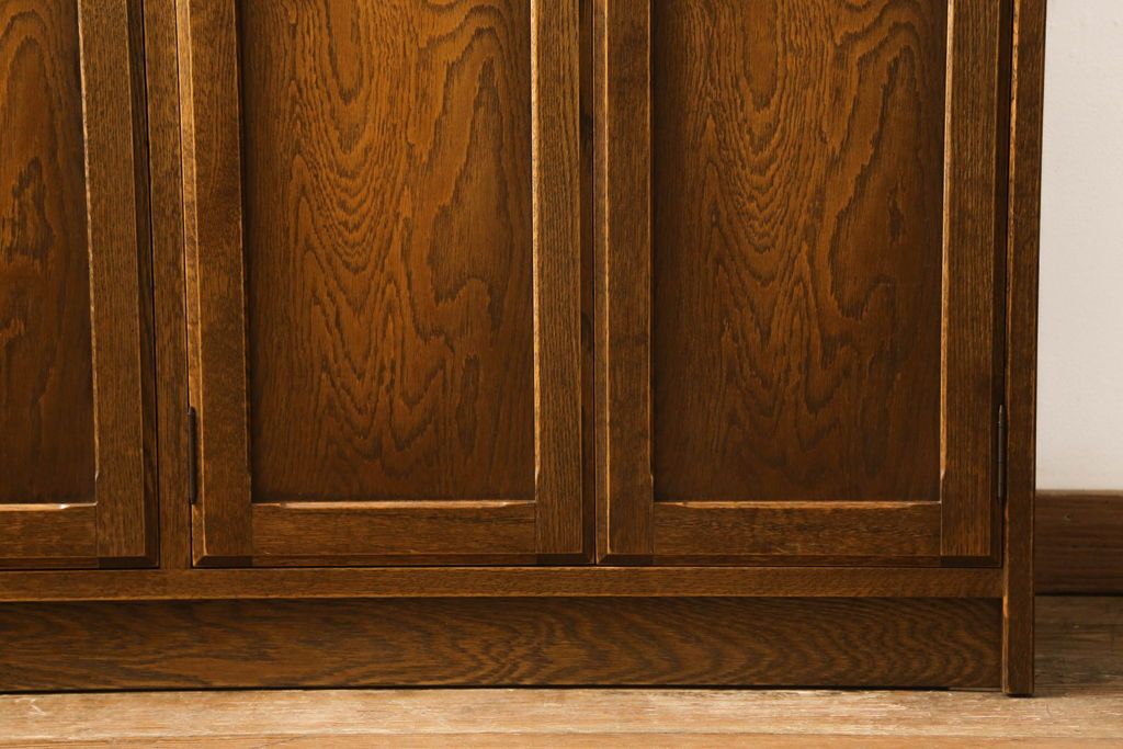 中古　美品　三越伊勢丹　プロパティデザイン　カントリーハウス　Brugge(ブルージュ)　品のある佇まいが美しいステンドグラスキャビネット(食器棚、戸棚、収納棚)(R-058907)