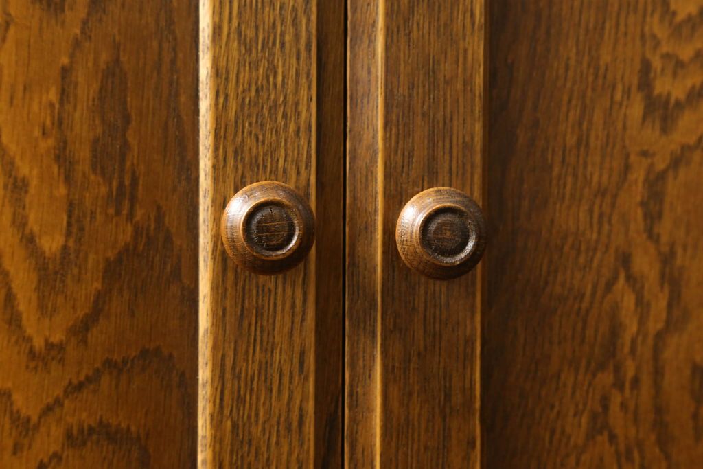 中古　美品　三越伊勢丹　プロパティデザイン　カントリーハウス　Brugge(ブルージュ)　品のある佇まいが美しいステンドグラスキャビネット(食器棚、戸棚、収納棚)(R-058907)