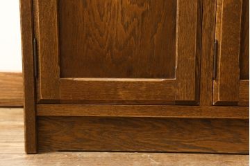 中古　美品　三越伊勢丹　プロパティデザイン　カントリーハウス　Brugge(ブルージュ)　品のある佇まいが美しいステンドグラスキャビネット(食器棚、戸棚、収納棚)(R-058907)