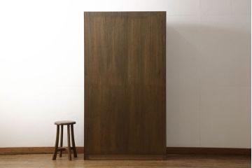 中古　美品　三越伊勢丹　プロパティデザイン　カントリーハウス　Brugge(ブルージュ)　品のある佇まいが美しいステンドグラスキャビネット(食器棚、戸棚、収納棚)(R-058907)