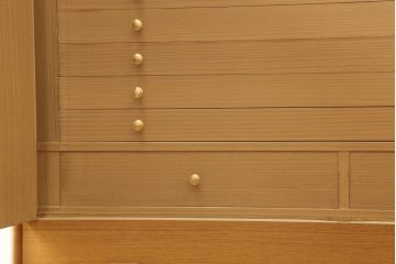 中古　美品　最高級品　松創(マツソウ)　ケヤキ柾目　シンプルながら上品な佇まいが魅力的な和タンス(定価約150万円)(着物箪笥、衣装たんす、引き出し、整理タンス)(R-058908)