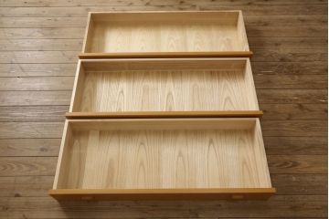 中古　美品　最高級品　松創(マツソウ)　ケヤキ柾目　シンプルながら上品な佇まいが魅力的な和タンス(定価約150万円)(着物箪笥、衣装たんす、引き出し、整理タンス)(R-058908)