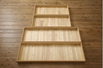 中古　希少!最高級　日本画家　米谷旭秋　木匠　多々納邦男作　空間のメインアイテムにもってこい!前面いっぱいに描かれた絵が見事で高級感溢れる総桐絵箪笥(定価約250万円)(総桐箪笥、桐たんす、和タンス、着物箪笥、衣装箪笥、チェスト)(R-058909)