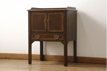 中古　DREXEL HERITAGE(ドレクセルヘリテイジ)　クラシカルな雰囲気が魅力!落ち着きのある空間を演出するサイドキャビネット(サイドテーブル、コンソールテーブル、ナイトテーブル、電話台)(R-058911)