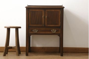 中古　DREXEL HERITAGE(ドレクセルヘリテイジ)　クラシカルな雰囲気が魅力!落ち着きのある空間を演出するサイドキャビネット(サイドテーブル、コンソールテーブル、ナイトテーブル、電話台)(R-058911)