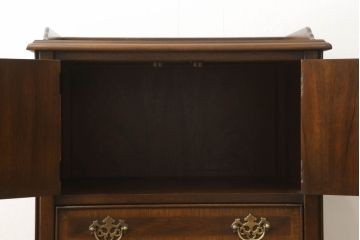 中古　DREXEL HERITAGE(ドレクセルヘリテイジ)　クラシカルな雰囲気が魅力!落ち着きのある空間を演出するサイドキャビネット(サイドテーブル、コンソールテーブル、ナイトテーブル、電話台)(R-058911)