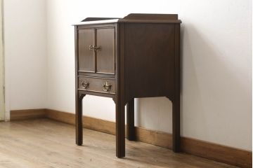 中古　DREXEL HERITAGE(ドレクセルヘリテイジ)　クラシカルな雰囲気が魅力!落ち着きのある空間を演出するサイドキャビネット(サイドテーブル、コンソールテーブル、ナイトテーブル、電話台)(R-058911)