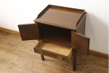 中古　DREXEL HERITAGE(ドレクセルヘリテイジ)　クラシカルな雰囲気が魅力!落ち着きのある空間を演出するサイドキャビネット(サイドテーブル、コンソールテーブル、ナイトテーブル、電話台)(R-058911)