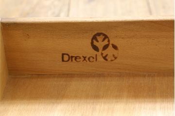 中古　DREXEL HERITAGE(ドレクセルヘリテイジ)　クラシカルな雰囲気が魅力!落ち着きのある空間を演出するサイドキャビネット(サイドテーブル、コンソールテーブル、ナイトテーブル、電話台)(R-058911)