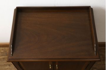 中古　DREXEL HERITAGE(ドレクセルヘリテイジ)　クラシカルな雰囲気が魅力!落ち着きのある空間を演出するサイドキャビネット(サイドテーブル、コンソールテーブル、ナイトテーブル、電話台)(R-058911)
