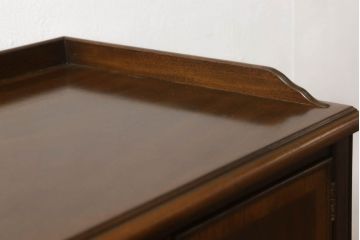 中古　DREXEL HERITAGE(ドレクセルヘリテイジ)　クラシカルな雰囲気が魅力!落ち着きのある空間を演出するサイドキャビネット(サイドテーブル、コンソールテーブル、ナイトテーブル、電話台)(R-058911)