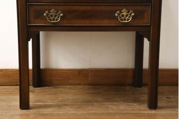 中古　DREXEL HERITAGE(ドレクセルヘリテイジ)　クラシカルな雰囲気が魅力!落ち着きのある空間を演出するサイドキャビネット(サイドテーブル、コンソールテーブル、ナイトテーブル、電話台)(R-058911)