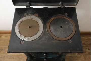 フランスビンテージ　希少!!　細やかなデザインと経年による風合いが味わい深い石炭ストーブ(練炭ストーブ、石炭焜炉、コンロ、ヴィンテージ)(R-058913)