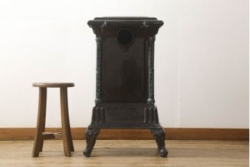 フランスビンテージ　希少!!　細やかなデザインと経年による風合いが味わい深い石炭ストーブ(練炭ストーブ、石炭焜炉、コンロ、ヴィンテージ)(R-058913)