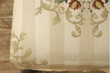 ビンテージ家具　和製ヴィンテージ　神戸洋家具　背板の彫りが目を惹く、クラシカルな佇まいのダイニングチェア(椅子、イス)(R-058917)