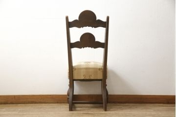 ビンテージ家具　和製ヴィンテージ　神戸洋家具　背板の彫りが目を惹く、クラシカルな佇まいのダイニングチェア(椅子、イス)(R-058917)