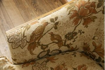 中古　美品　アメリカ輸入モデル　DREXEL HERITAGE(ドレクセルヘリテイジ)　花と鳥の絵柄が落ち着いた雰囲気を醸し出す1人掛けソファ(一人掛け、アームチェア)(R-058920)