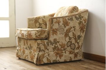 中古　美品　アメリカ輸入モデル　DREXEL HERITAGE(ドレクセルヘリテイジ)　花と鳥の絵柄が落ち着いた雰囲気を醸し出す1人掛けソファ(一人掛け、アームチェア)(R-058921)