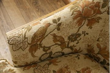 中古　美品　アメリカ輸入モデル　DREXEL HERITAGE(ドレクセルヘリテイジ)　花と鳥の絵柄が落ち着いた雰囲気を醸し出す1人掛けソファ(一人掛け、アームチェア)(R-058921)