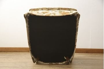 中古　美品　アメリカ輸入モデル　DREXEL HERITAGE(ドレクセルヘリテイジ)　花と鳥の絵柄が落ち着いた雰囲気を醸し出す1人掛けソファ(一人掛け、アームチェア)(R-058921)