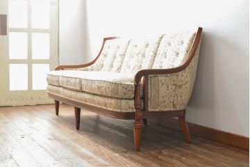 中古　美品　DREXEL HERITAGE(ドレクセルヘリテイジ)　小花と鳥の図柄がかわいらしい雰囲気を醸し出す3人掛けソファ(三人掛け、3P)(R-058934)