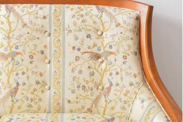 中古　美品　DREXEL HERITAGE(ドレクセルヘリテイジ)　小花と鳥の図柄がかわいらしい雰囲気を醸し出す3人掛けソファ(三人掛け、3P)(R-058934)