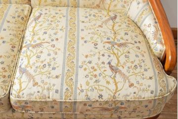 中古　美品　DREXEL HERITAGE(ドレクセルヘリテイジ)　小花と鳥の図柄がかわいらしい雰囲気を醸し出す3人掛けソファ(三人掛け、3P)(R-058934)