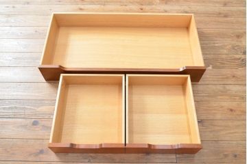 中古　美品　当店リメイク　DREXEL HERITAGE(ドレクセルヘリテイジ)　Triune(トライユン)シリーズ　マホガニー材の木肌が美しいワードローブ(キャビネット、収納棚、戸棚、洋服タンス、衣装タンス)(R-058938)