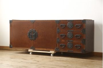 ヴィンテージ家具　民芸家具　岩谷堂箪笥　選べる!脚付きリメイク・台輪製作　和モダンな空間にも取り入れやすいサイドボード(リビングボード、テレビ台、テレビボード、ローボード)(R-058941)