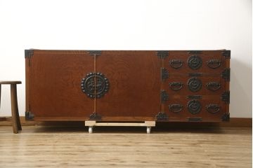 ヴィンテージ家具　民芸家具　岩谷堂箪笥　選べる!脚付きリメイク・台輪製作　和モダンな空間にも取り入れやすいサイドボード(リビングボード、テレビ台、テレビボード、ローボード)(R-058941)