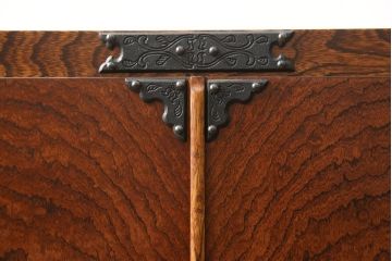 ヴィンテージ家具　民芸家具　岩谷堂箪笥　選べる!脚付きリメイク・台輪製作　和モダンな空間にも取り入れやすいサイドボード(リビングボード、テレビ台、テレビボード、ローボード)(R-058941)