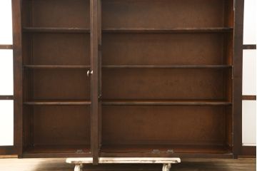 中古　北海道民芸家具　脚または台輪付きリメイク!　シックな大人空間を演出してくれるキャビネット(食器棚、飾り棚、収納棚、本箱、ブックケース、サイドボード、サイドキャビネット)(R-058947)