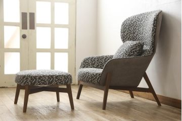 中古　美品　arflex(アルフレックス)　GIULIO(ジュリオ)　モダンなラウンジチェアとオットマン、クッションのセット(定価約60万円)(アームチェア、1人掛けソファ、一人掛け)(R-058956)
