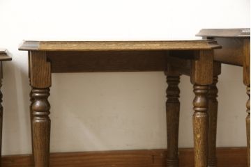 中古　美品　起立木工　オーク材　クラシカルな雰囲気漂うネストテーブル(サイドテーブル、コーヒーテーブル、カフェテーブル、ローテーブル)(R-058958)