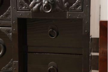 和製アンティーク　美品　中桐　立体的で細やかな金具が目を引く庄内小箪笥(時代箪笥、和タンス、整理箪笥、引き出し)(R-058964)