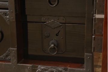 和製アンティーク　美品　中桐　立体的で細やかな金具が目を引く庄内小箪笥(時代箪笥、和タンス、整理箪笥、引き出し)(R-058964)