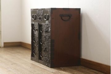 和製アンティーク　美品　中桐　立体的で細やかな金具が目を引く庄内小箪笥(時代箪笥、和タンス、整理箪笥、引き出し)(R-058964)