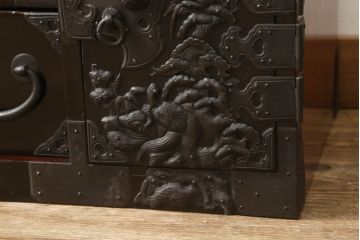 和製アンティーク　美品　中桐　立体的で細やかな金具が目を引く庄内小箪笥(時代箪笥、和タンス、整理箪笥、引き出し)(R-058964)