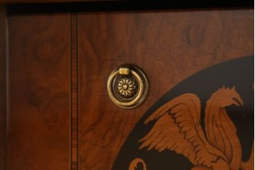 中古　イタリア家具　大振り　高級　気品ある佇まいが美しいテレビ台(定価約45万円)(ローボード、サイドボード、リビングボード)(R-058965)