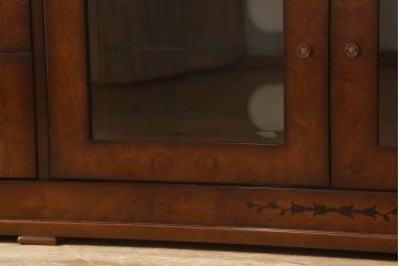 中古　イタリア家具　大振り　高級　気品ある佇まいが美しいテレビ台(定価約45万円)(ローボード、サイドボード、リビングボード)(R-058965)