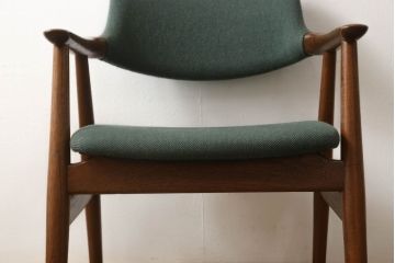 デンマークビンテージ　エリック・キルケゴー(Erik Kirkegaard)　チーク材　スタイリッシュなデザインが美しいアームチェア(ダイニングチェア、椅子、イス、ヴィンテージ、北欧)(R-058966)