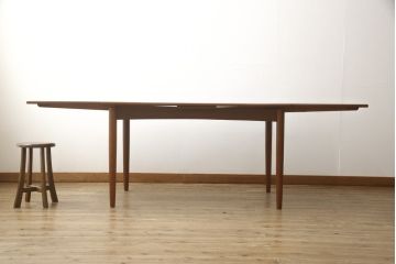 デンマークヴィンテージ　美品　チーク材　ナチュラルテイストの空間づくりにおすすめ!シンプルなデザインのダイニングテーブル(4人掛け、6人掛け、ビンテージ)(R-058970)