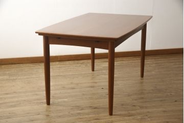 デンマークヴィンテージ　美品　チーク材　ナチュラルテイストの空間づくりにおすすめ!シンプルなデザインのダイニングテーブル(4人掛け、6人掛け、ビンテージ)(R-058970)
