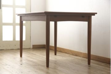 デンマークヴィンテージ　美品　チーク材　ナチュラルテイストの空間づくりにおすすめ!シンプルなデザインのダイニングテーブル(4人掛け、6人掛け、ビンテージ)(R-058970)