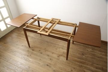 デンマークヴィンテージ　美品　チーク材　ナチュラルテイストの空間づくりにおすすめ!シンプルなデザインのダイニングテーブル(4人掛け、6人掛け、ビンテージ)(R-058970)