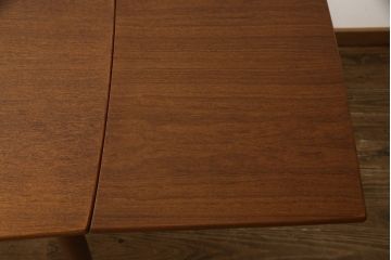 デンマークヴィンテージ　美品　チーク材　ナチュラルテイストの空間づくりにおすすめ!シンプルなデザインのダイニングテーブル(4人掛け、6人掛け、ビンテージ)(R-058970)