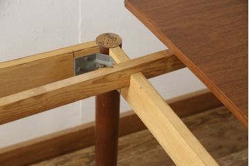 デンマークヴィンテージ　美品　チーク材　ナチュラルテイストの空間づくりにおすすめ!シンプルなデザインのダイニングテーブル(4人掛け、6人掛け、ビンテージ)(R-058970)
