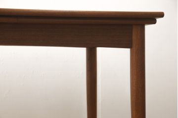 デンマークヴィンテージ　美品　チーク材　ナチュラルテイストの空間づくりにおすすめ!シンプルなデザインのダイニングテーブル(4人掛け、6人掛け、ビンテージ)(R-058970)