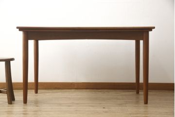 デンマークヴィンテージ　美品　チーク材　ナチュラルテイストの空間づくりにおすすめ!シンプルなデザインのダイニングテーブル(4人掛け、6人掛け、ビンテージ)(R-058970)