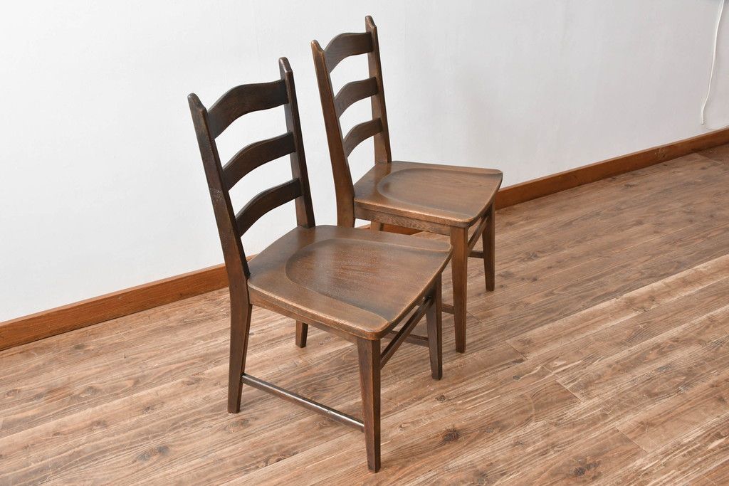 中古 永田良介商店 神戸洋家具 落ち着きのあるシックな佇まいが魅力のラダー型食堂椅子2脚セット(ダイニングチェア、ラダーバックチェア、ワークチェア、椅子、板座チェア)(R-058975)